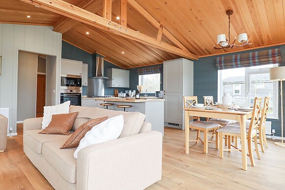 6 Meadow Retreat
