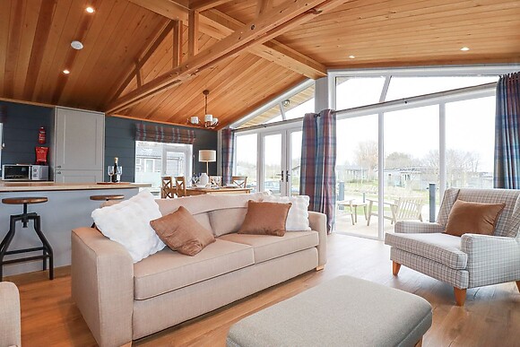 6 Meadow Retreat