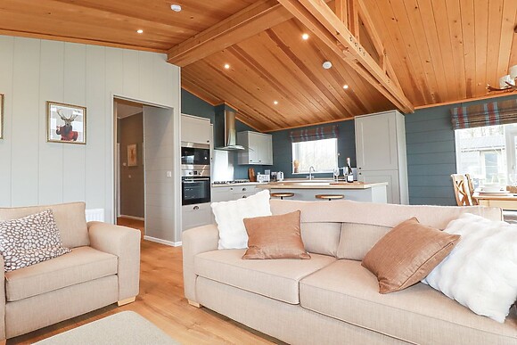 6 Meadow Retreat