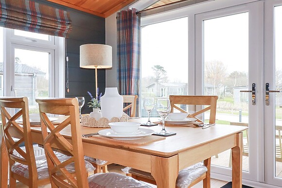 6 Meadow Retreat