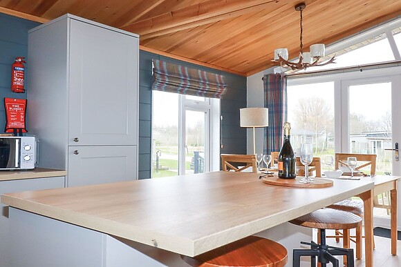 6 Meadow Retreat