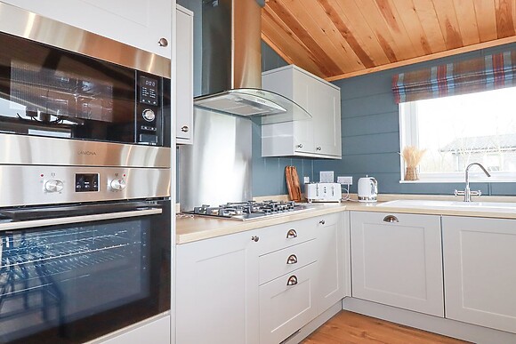 6 Meadow Retreat