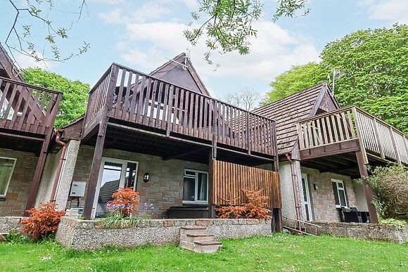 23 Valley Lodge with Hot Tub