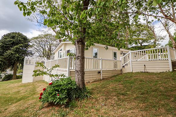 155 Woodland Hall (Lyons)