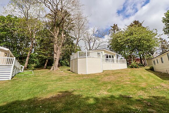 155 Woodland Hall (Lyons)