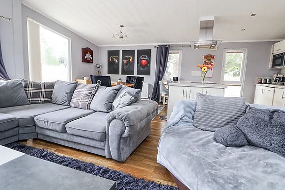 155 Woodland Hall (Lyons)