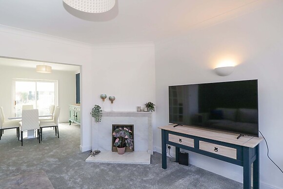 6 Newbridge Gardens