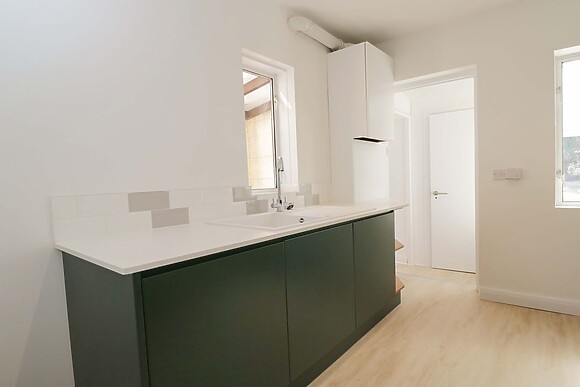 6 Newbridge Gardens