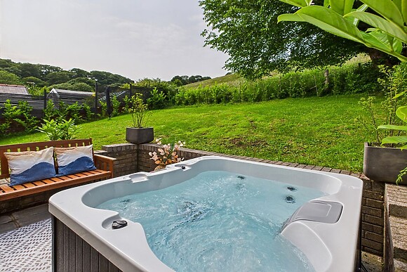 Luxury Beach Stay with Hot Tub