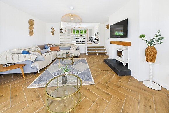 Luxury Beach Stay with Hot Tub