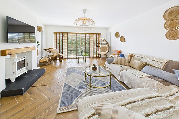 Luxury Beach Stay with Hot Tub