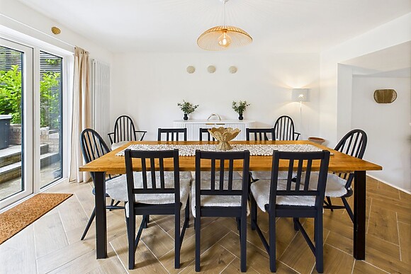 Luxury Beach Stay with Hot Tub