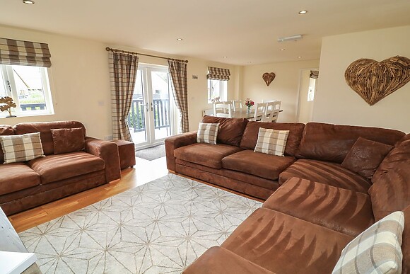 James Ville Marina Lodge 9