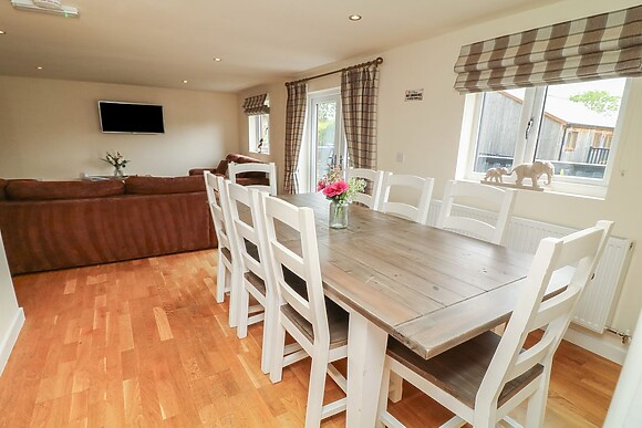 James Ville Marina Lodge 9