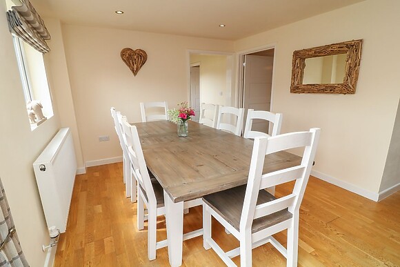 James Ville Marina Lodge 9