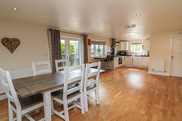 James Ville Marina Lodge 10