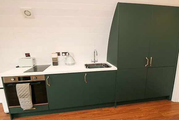 Bumblebee Glamping Pod