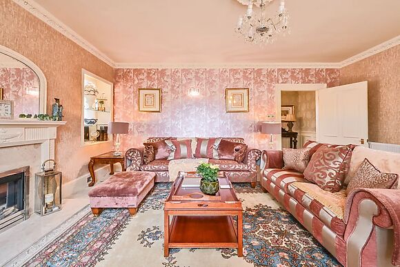 Muntham Luxury Town House With Hot Tub