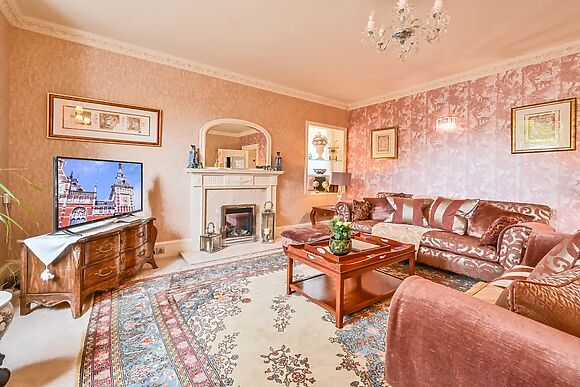 Muntham Luxury Town House With Hot Tub