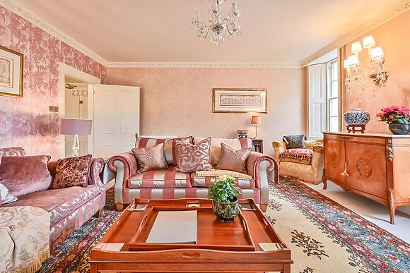Muntham Luxury Town House With Hot Tub