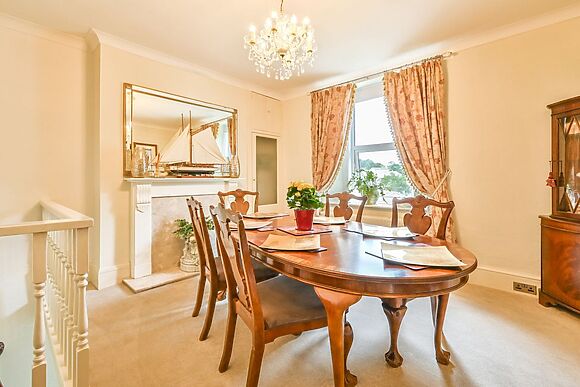 Muntham Luxury Town House With Hot Tub
