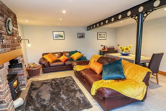 6 Brook Court
