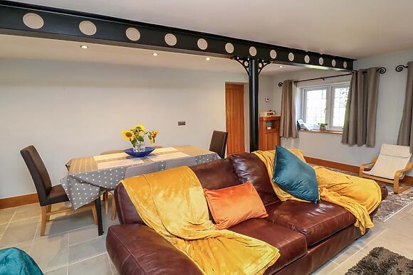 6 Brook Court