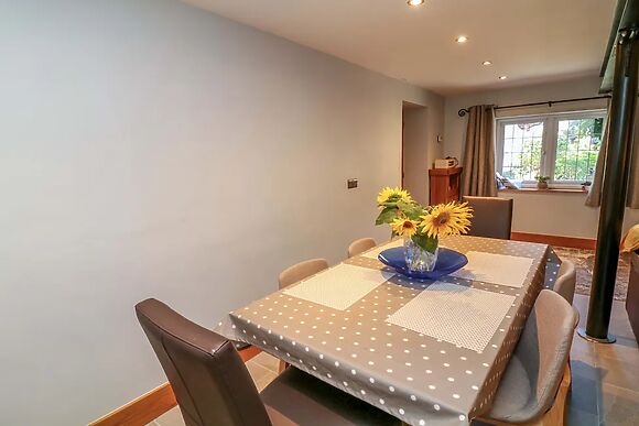 6 Brook Court