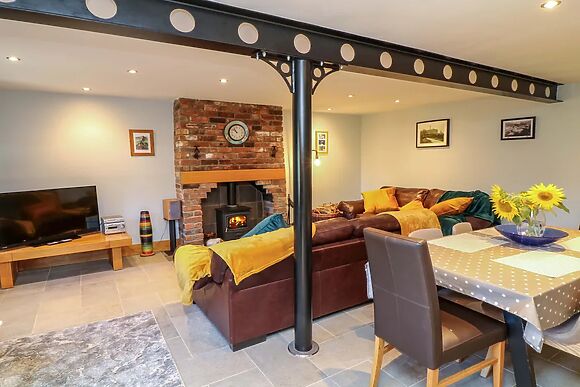 6 Brook Court