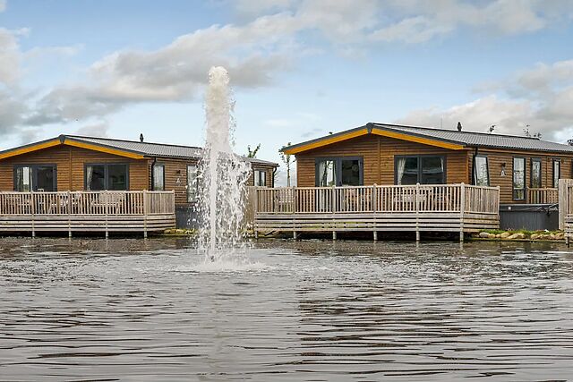 Oak Waterside Spa (Pet)