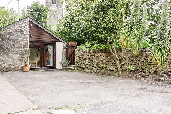 Lannlyvri Lodge