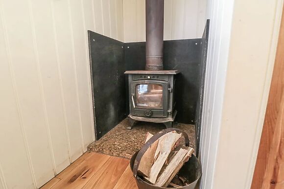 Honeysuckle Hut