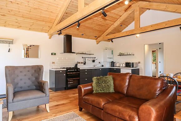 Nelli Lodge At Mile End