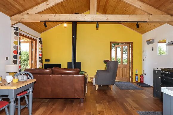 Nelli Lodge At Mile End