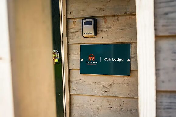 Oak Lodge