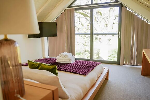 Oak Lodge