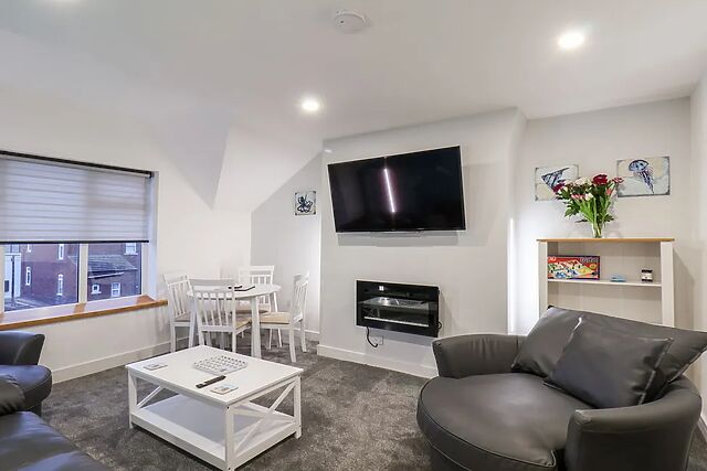 Frankie’s Seaview 5