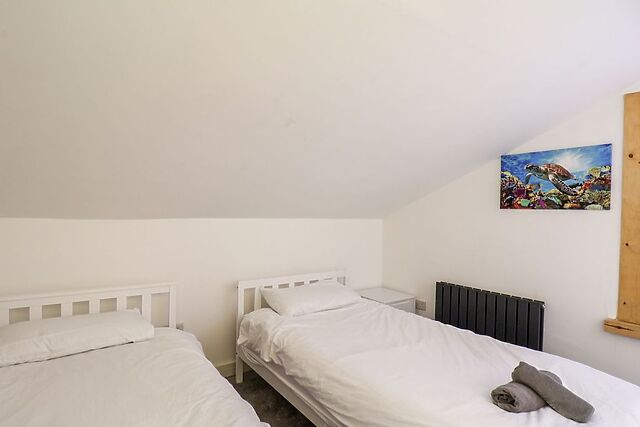 Frankie’s Seaview 5