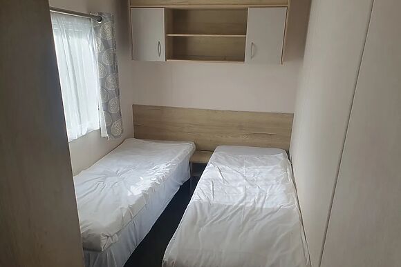 Caravan 325