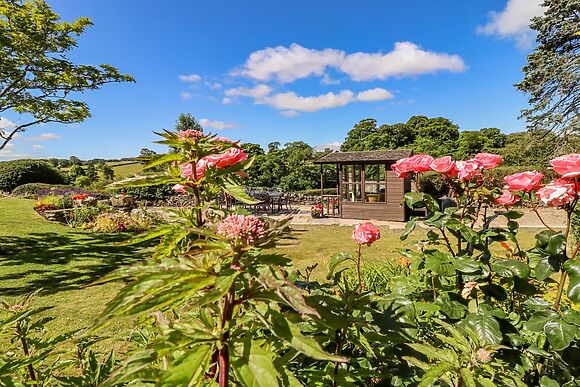 1 Bridge End & Garden