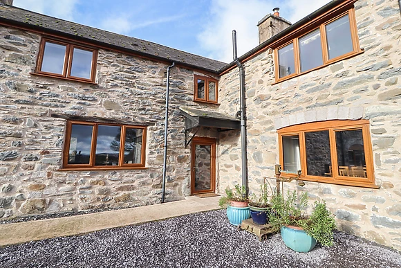 Maestyddyn Farm House