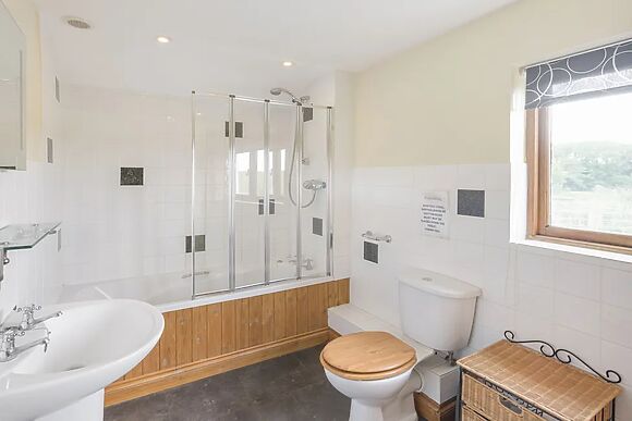 Groves Fishleigh