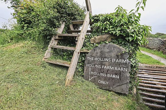 Hollins Farm Barn