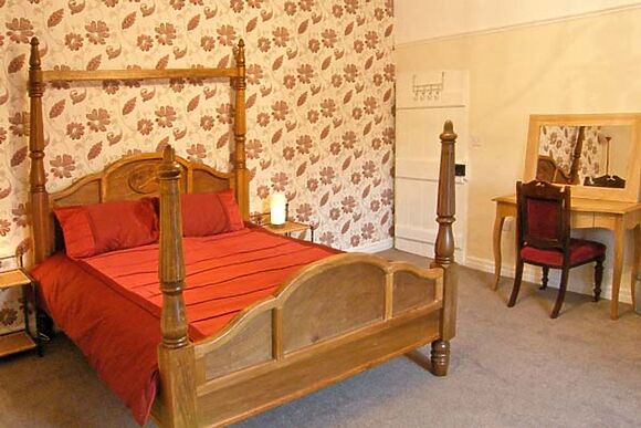 Hendre Aled Farmhouse