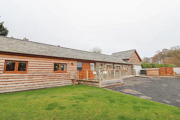 Rhianwen, Plas Moelfre Hall Barns