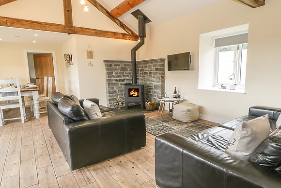 Rhianwen, Plas Moelfre Hall Barns