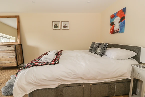 Rhianwen, Plas Moelfre Hall Barns