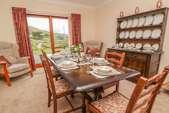 Drainbyrion Farm House