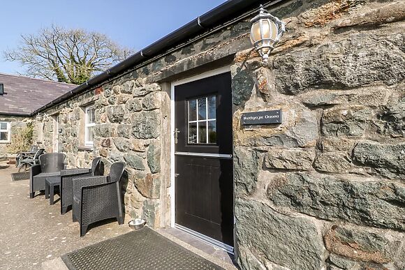 Bwthyn Yr Onnen (ash Cottage)