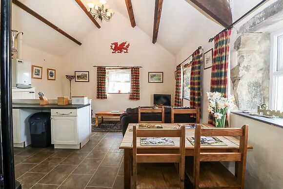 Bwthyn Yr Onnen (ash Cottage)